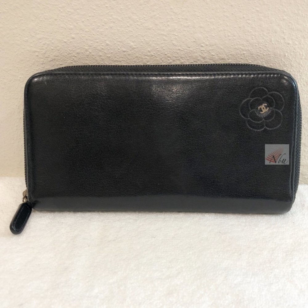CHANEL Black Calf Leather Camellia Zippy Walllet